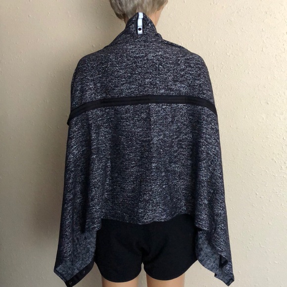 Lululemon Athletica Vinyasa Wrap - Picture 2 of 8